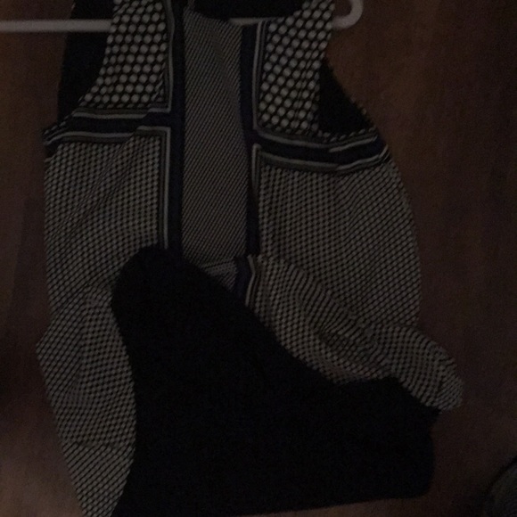 Sleeveless Aline top that is lined. - Picture 4 of 5